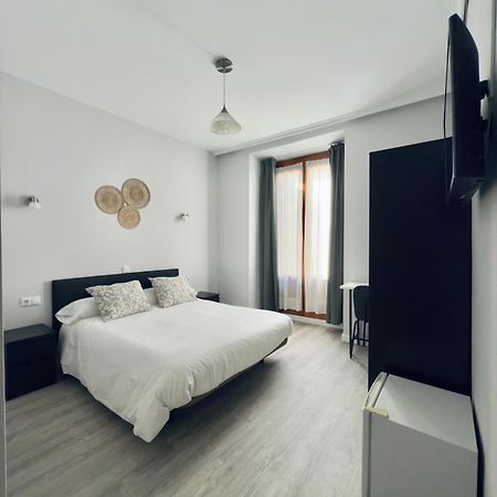Hostal Conde De Alba Madryt Zewnętrze zdjęcie