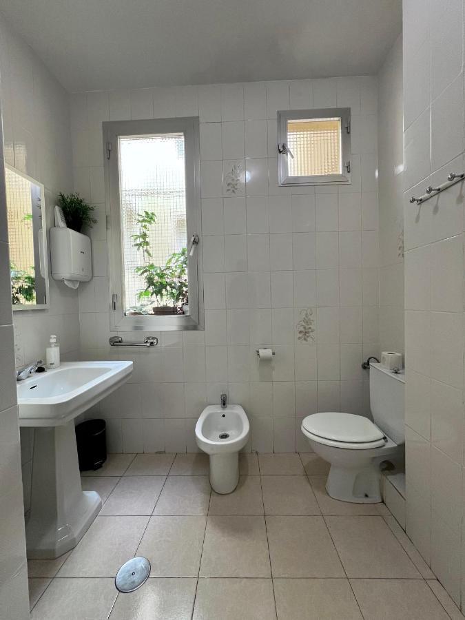 Hostal Conde De Alba Madryt Zewnętrze zdjęcie