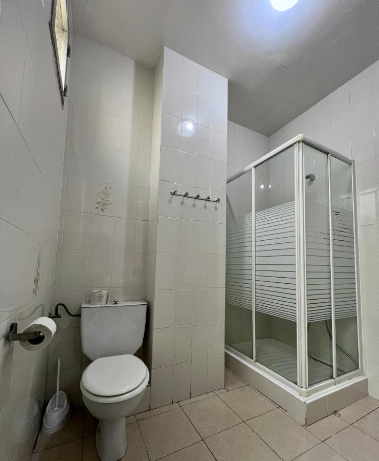 Hostal Conde De Alba Madryt Zewnętrze zdjęcie
