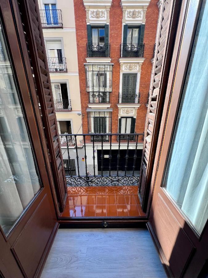 Hostal Conde De Alba Madryt Zewnętrze zdjęcie