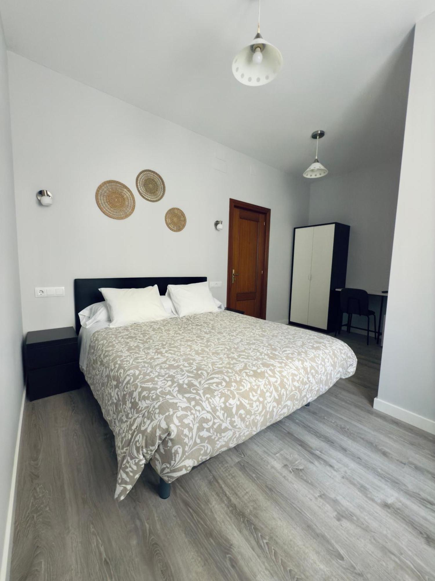 Hostal Conde De Alba Madryt Zewnętrze zdjęcie