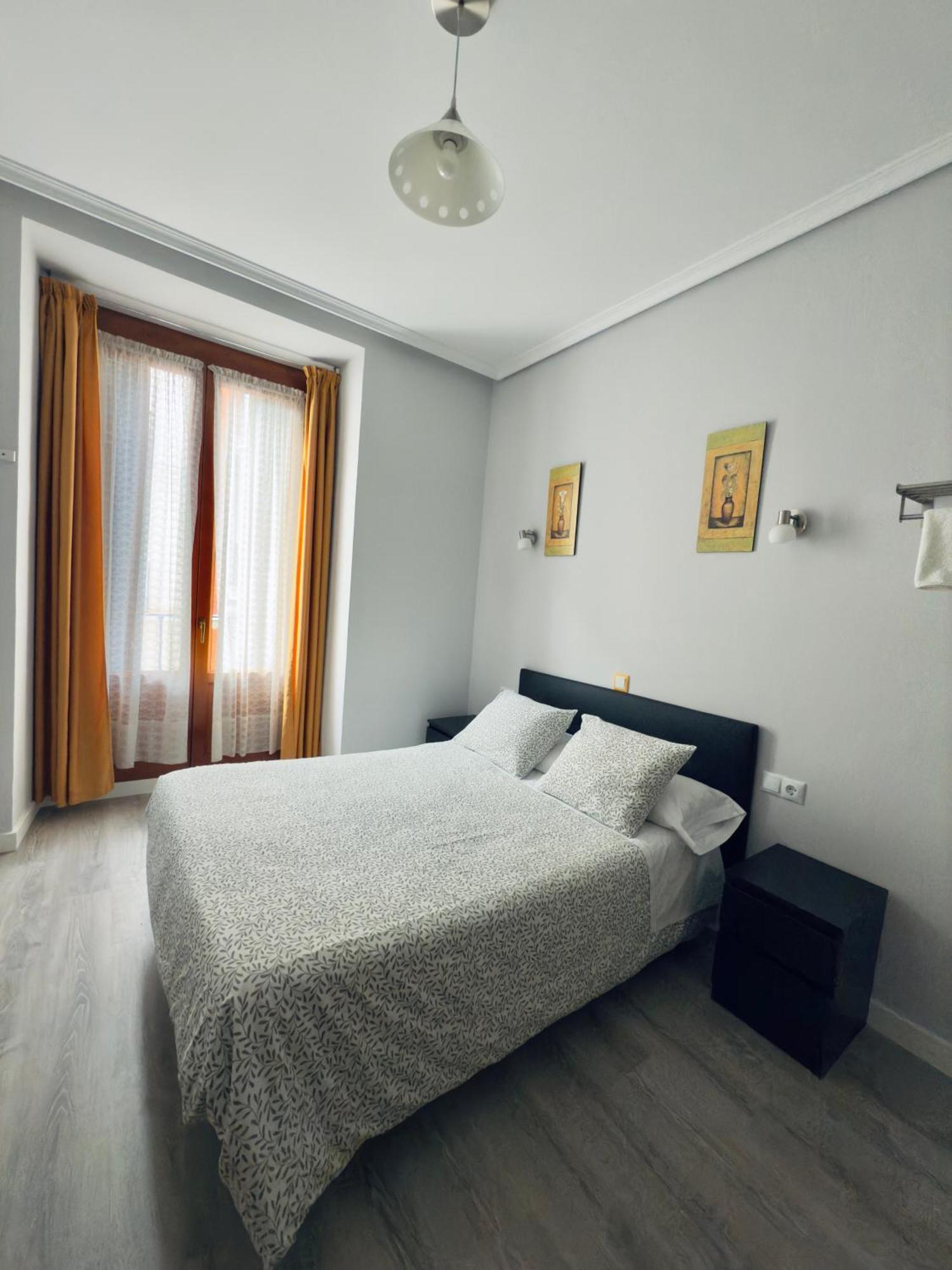 Hostal Conde De Alba Madryt Zewnętrze zdjęcie