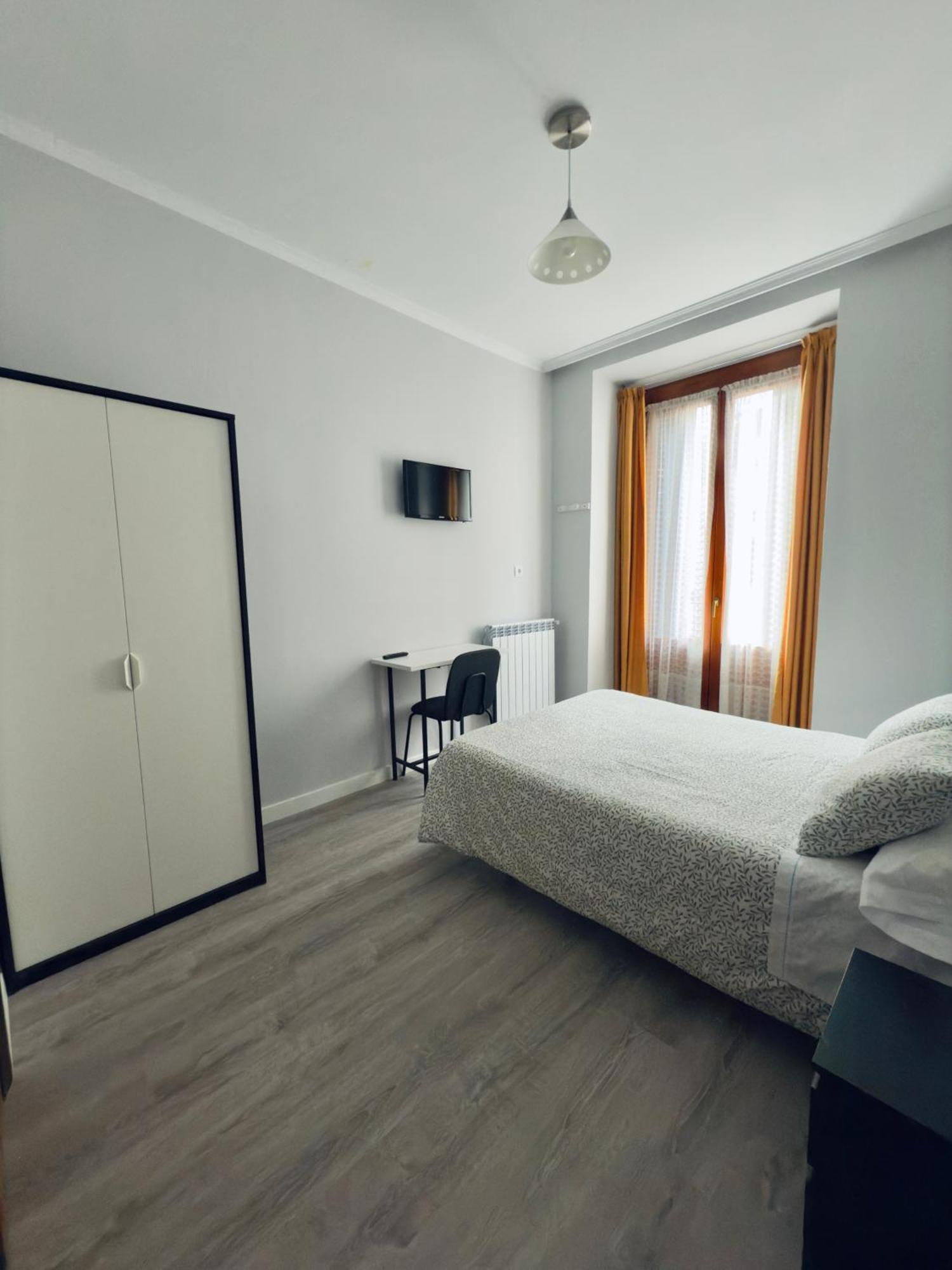 Hostal Conde De Alba Madryt Zewnętrze zdjęcie