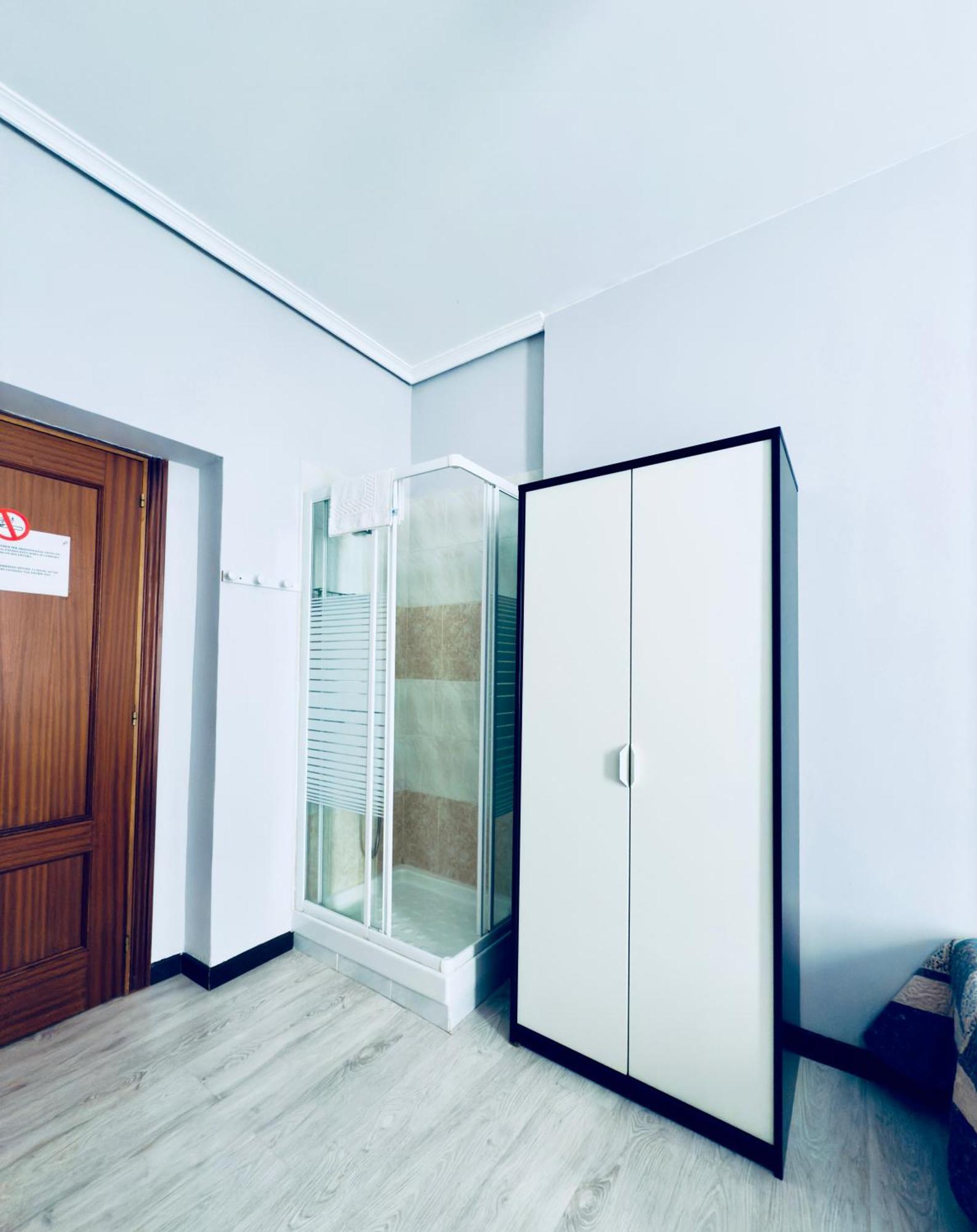 Hostal Conde De Alba Madryt Zewnętrze zdjęcie